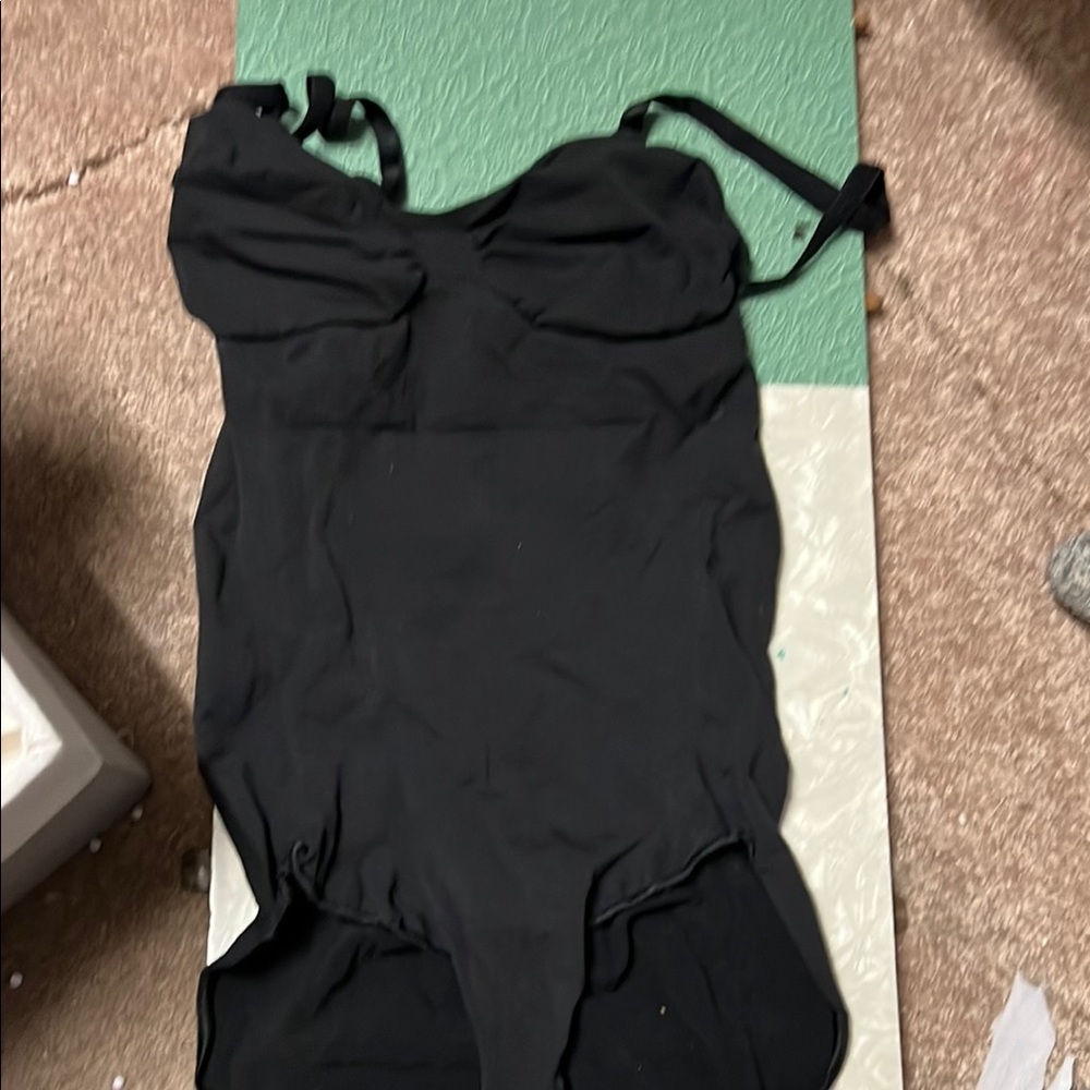 Black One-Piece SKIMS 4x bodysuit. Tried on, never worn.